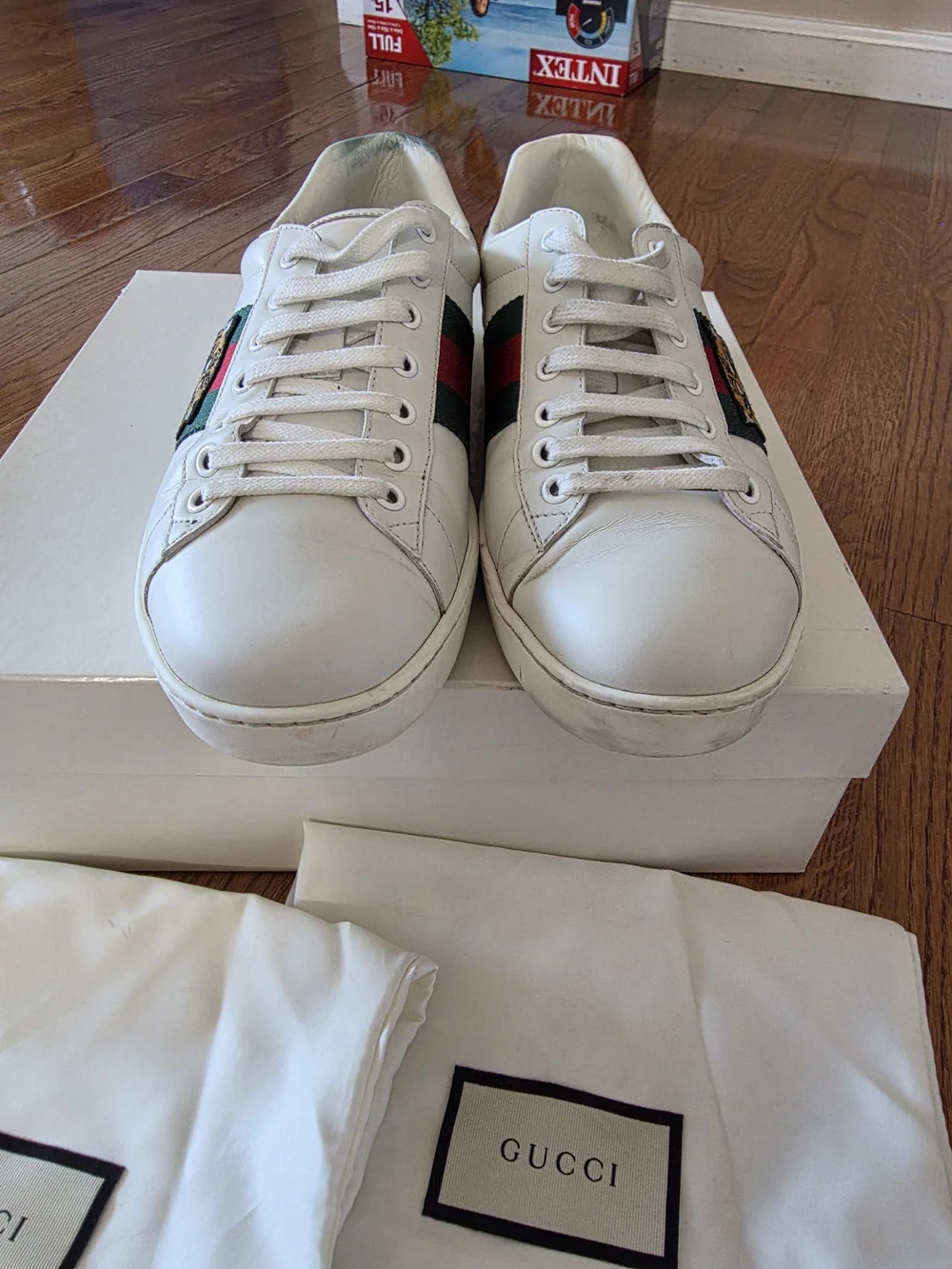 Gucci White Leather Tiger Patch Low-Top Sneakers